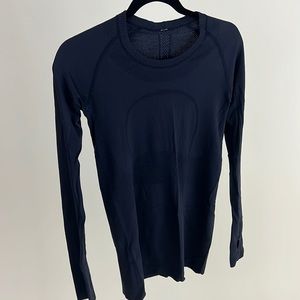 Lululemon long sleeve size S